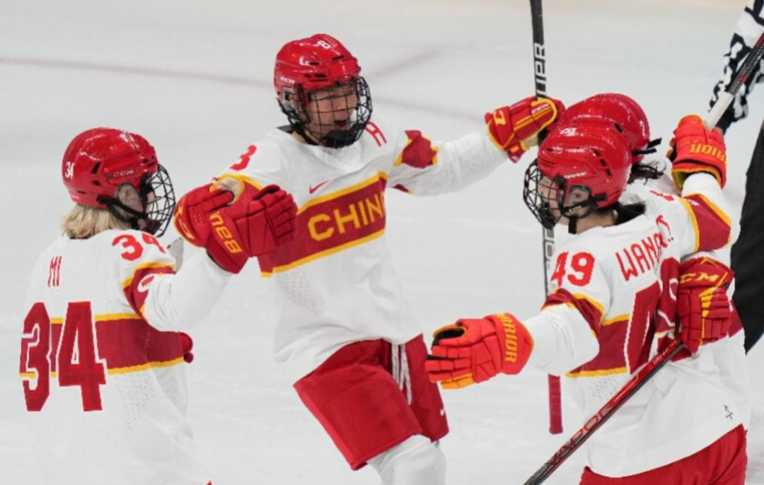 冰球再创历史,冠军实至名归 冰球再创历史,冠军实至名归