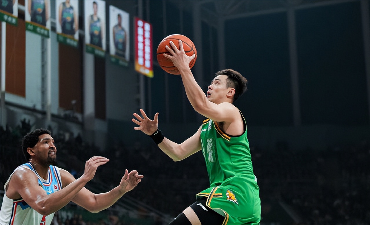 关于辽宁队完胜深圳队，赵继伟高光表现的信息