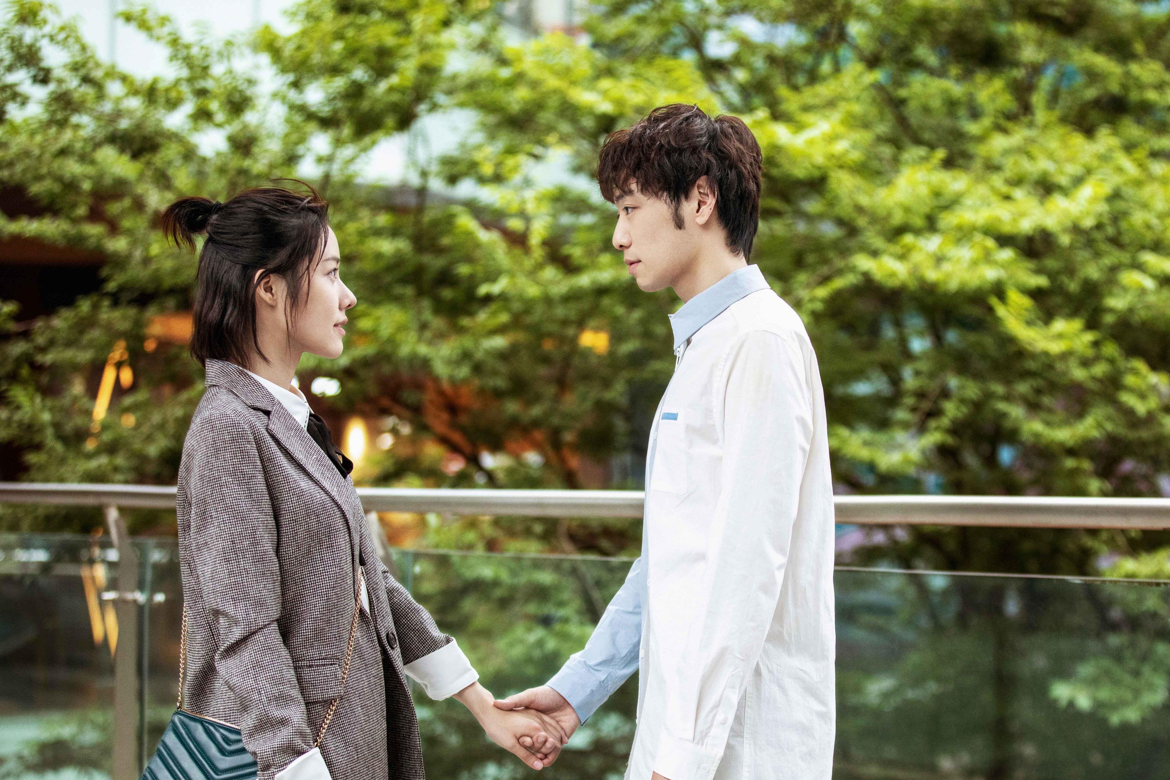 开云体育平台APP-罗德里爆发引曼城登顶，芬兰与阿尔及利亚的血拼映照足球世界的两极